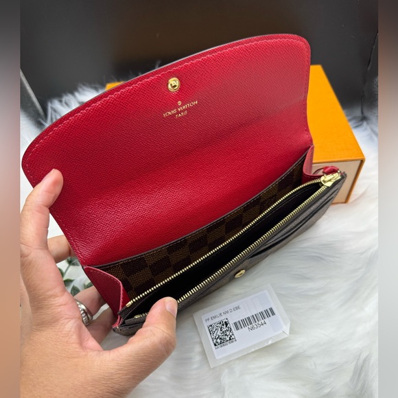 🌸SOLD🌸Louis Vuitton Emilie Wallet - Picture 8 of 16